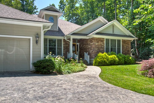 Golf Course home in Highlands, NC + Win 4 tickets to Six Flags Fright Fest!